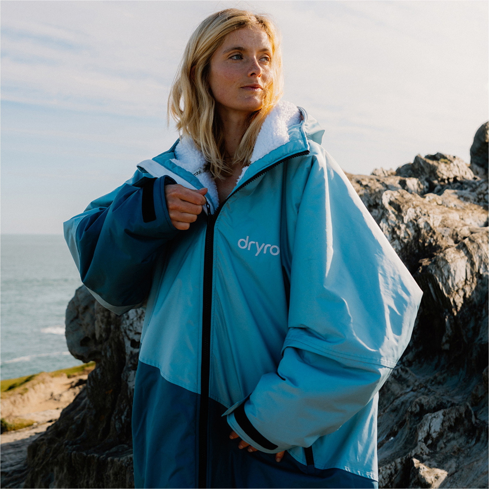 2026 Dryrobe Advance Long Sleeve Changing Robe DALSV3 - Blue / Light grey